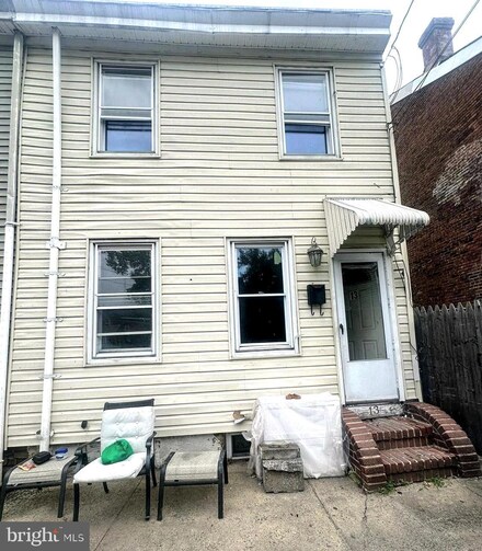 13 Camden St, Trenton, NJ 08618