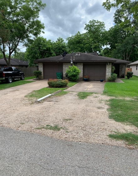 409-411 Hurst Place, Angleton, TX 77515