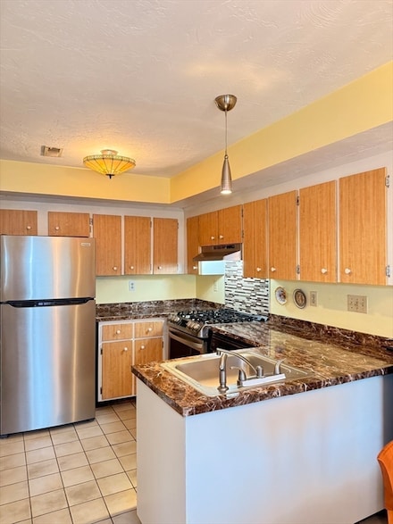 8 Cottonwood Dr, Stoughton, MA 02072