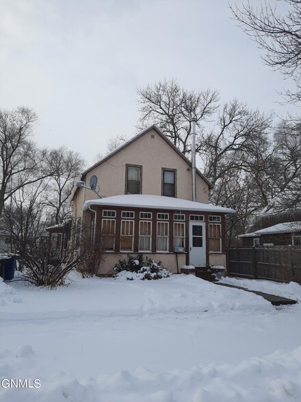 314 3rd Ave SW, Jamestown, ND 58401