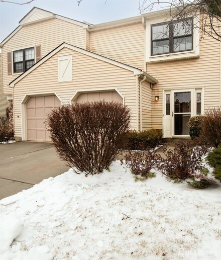 10 Knoll Ct, Matawan, NJ 07747