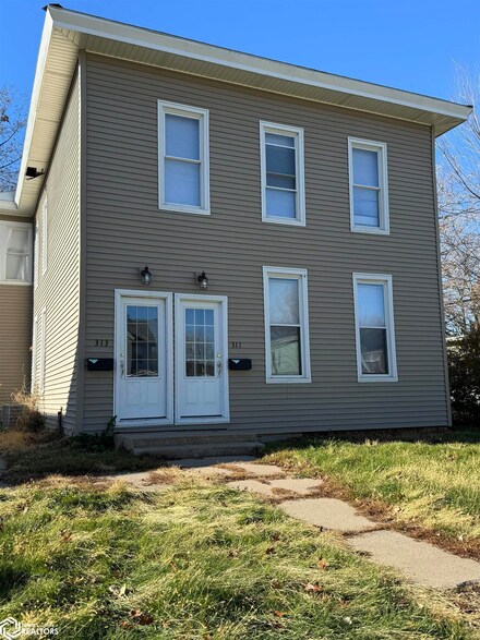 311 S Garfield Ave, Burlington, IA 52601