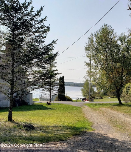 9 Beech St, Gouldsboro, PA 18424