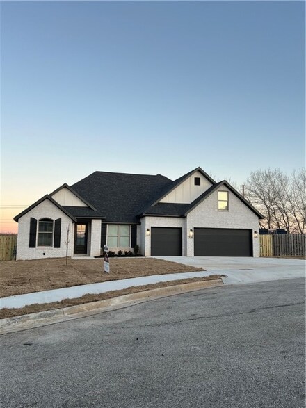 1328 Sweetbriar Cir, Centerton, AR 72719