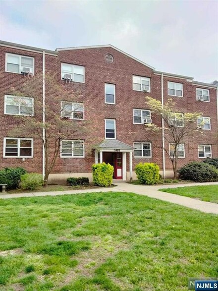 1483 Terrace Cir Unit 4, Teaneck, NJ 07666