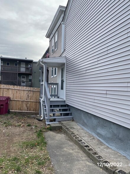 256 School St, Lowell, MA 01854