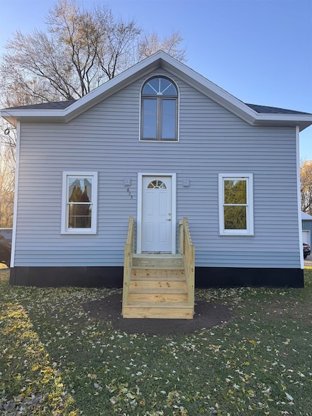 623 Oak St, Waupaca, WI 54981