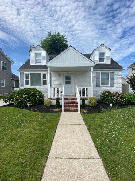 212 N Brunswick Dr, Margate City, NJ 08402