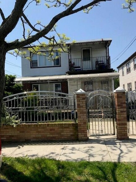 23-17 Ocean Crest Blvd, Far Rockaway, NY 11691
