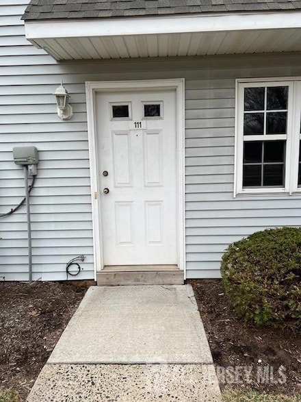 111 Kings Ct, Woodbridge Township, NJ 07095