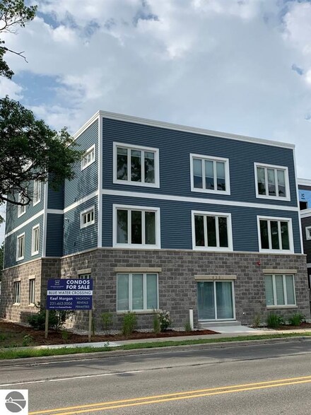 922 E Front St Unit 302, Traverse City, MI 49686