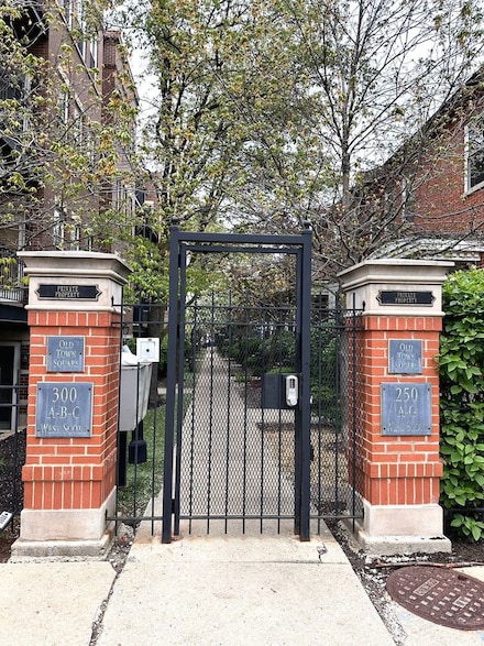 300 W Scott St Unit 601, Chicago, IL 60610