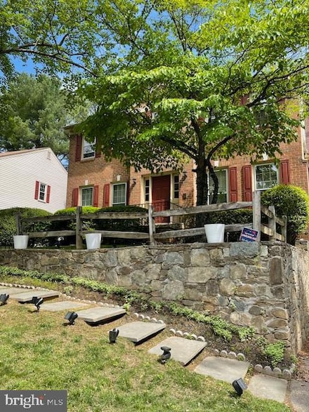 8217 Lochinver Ln, Potomac, MD 20854