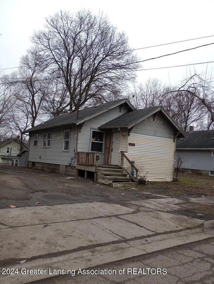 1004 Mahlon St, Lansing, MI 48906
