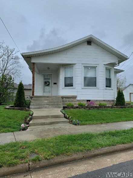 105 S Pine St, Wapakoneta, OH 45895