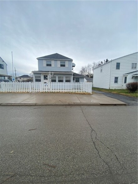 628 Constitution Cir, Clairton, PA 15025