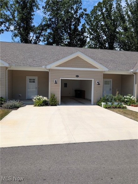 642 Treadway Blvd, Sheffield Lake, OH 44054