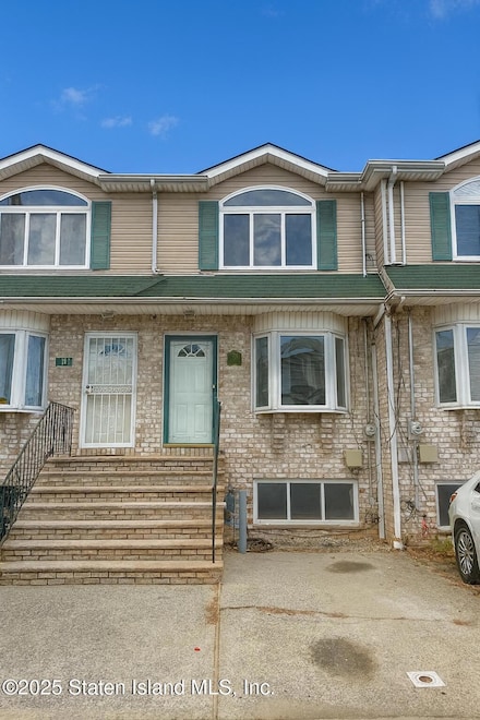 109 Lyceum Ct, Staten Island, NY 10310