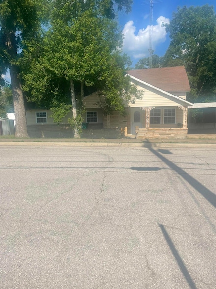 410 N Ferguson St, Willow Springs, MO 65793