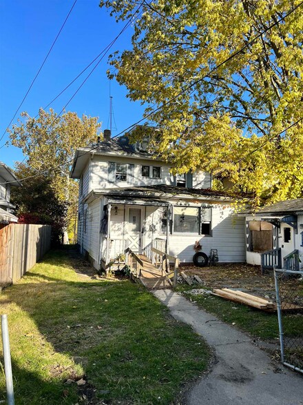 715 Riverside Dr, South Bend, IN 46601