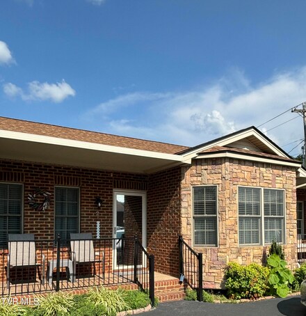 1205 W G St Unit 2, Elizabethton, TN 37643