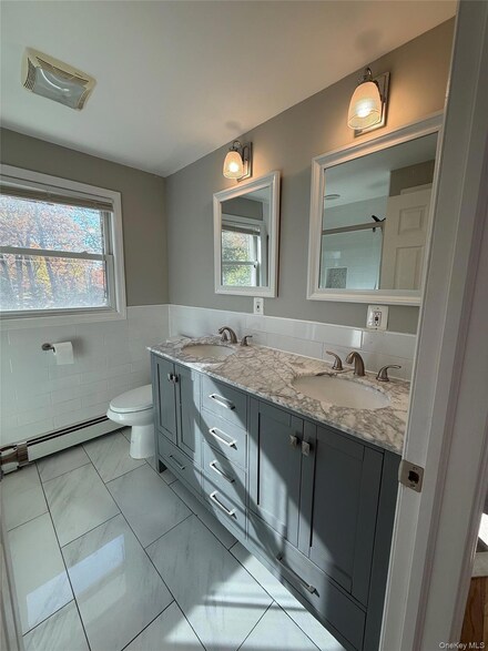 44 Pine St, Blue Point, NY 11715