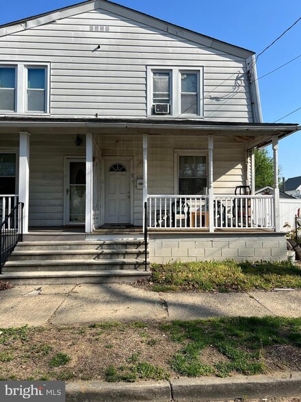37 Spring Garden St, Riverside, NJ 08075
