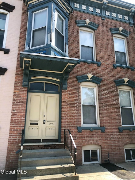 396 1st St Unit 1, Troy, NY 12180