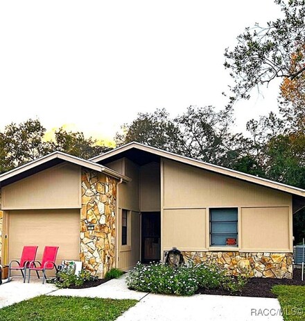 99 Chinaberry Cir, Homosassa, FL 34446