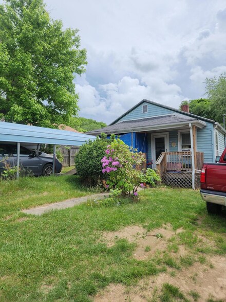 230 E 39th St, Buena Vista, VA 24416