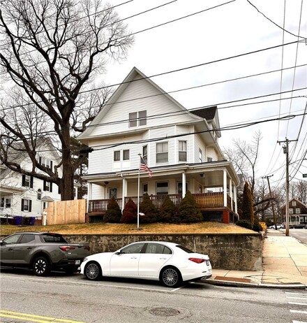 326 Pawtucket Ave, Pawtucket, RI 02860