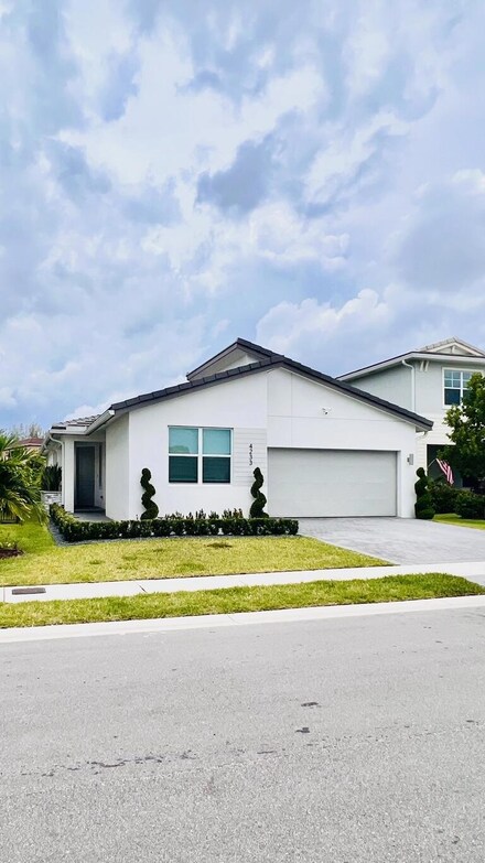4233 Marina Way, Lighthouse Point, FL 33064