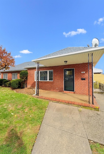 68 Wolfle St, Glen Cove, NY 11542