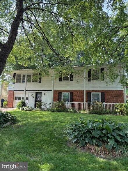 9075 Andromeda Dr, Burke, VA 22015