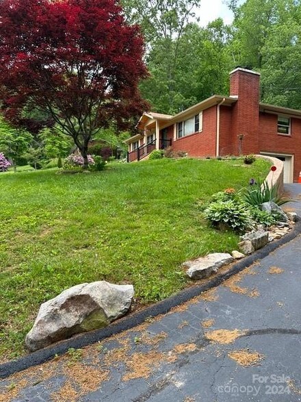 31 Monte Vista Cir, Candler, NC 28715