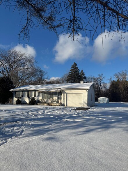4047 E Maple Ave, Grand Blanc, MI 48439