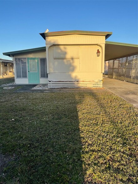 105 Saint Martins Way, Apollo Beach, FL 33572