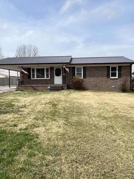 569 Meadowbrook Dr, McMinnville, TN 37110