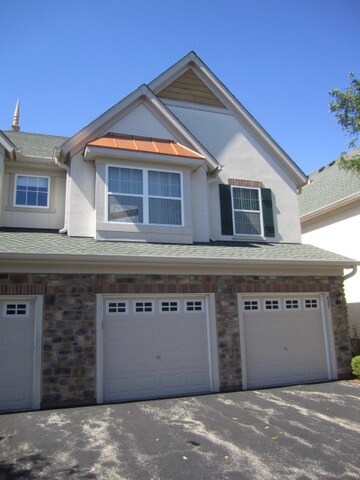 427 Shadow Creek Dr, Vernon Hills, IL 60061