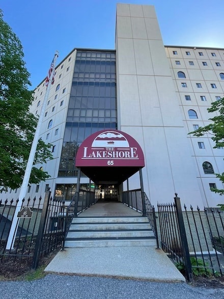 65 Lake Ave Unit 204, Worcester, MA 01604