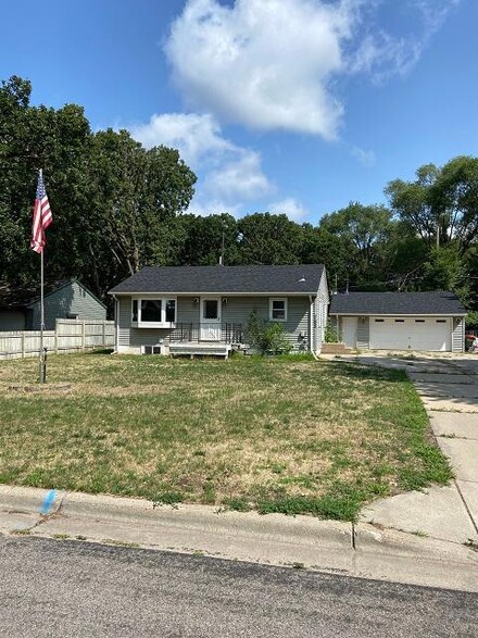 785 83rd Ave NE, Minneapolis, MN 55432