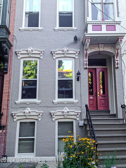 47 Dove St, Albany, NY 12210