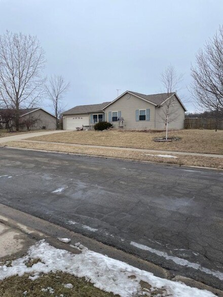 400 Prairie Ln, Fremont, IN 46737