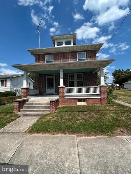 110 N Peters St, New Oxford, PA 17350