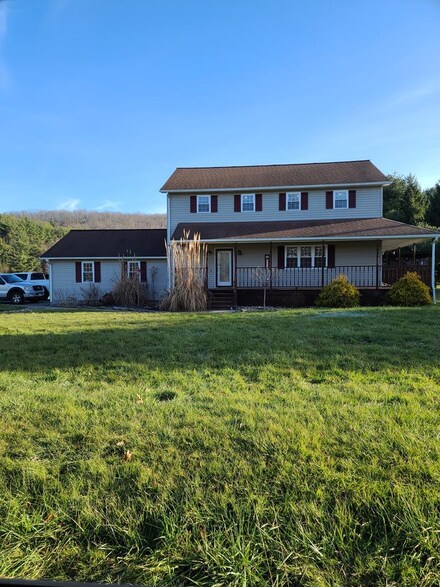 110 Mountain Creek Dr, Cool Ridge, WV 25825
