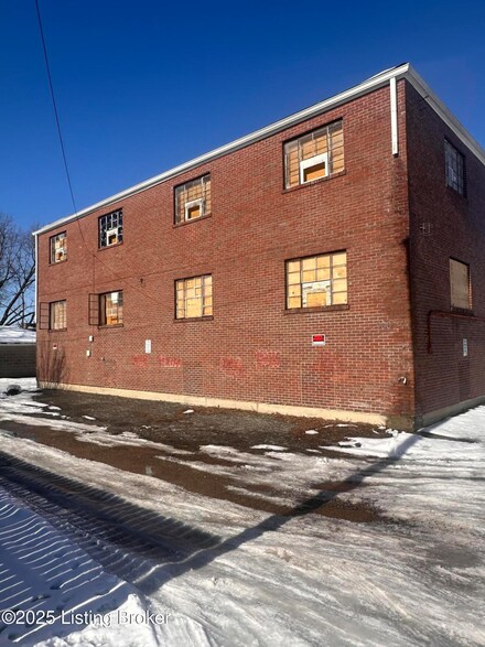 900 Denmark St, Louisville, KY 40215