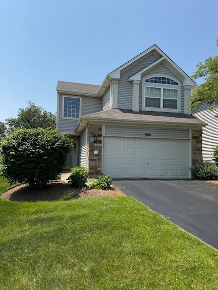 966 Mesa Dr, Lake In the Hills, IL 60156