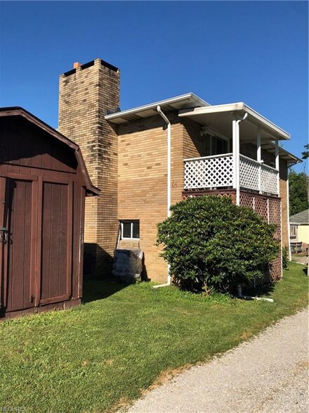 43 3rd St, Rayland, OH 43943