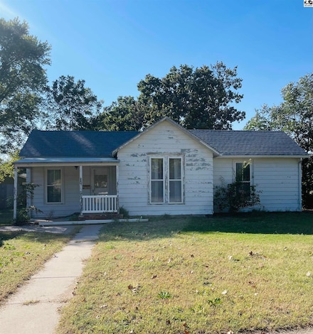 319 N 8th St, Sterling, KS 67579