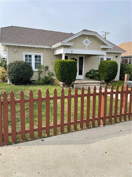606 S Van Ness Ave, Santa Ana, CA 92701